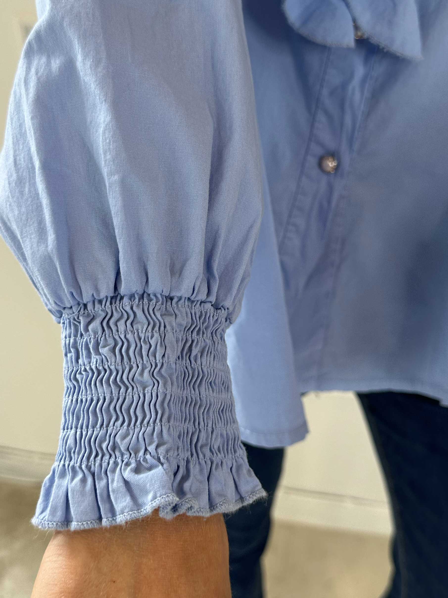 Hera - Skjorta med volanger vid bröstet